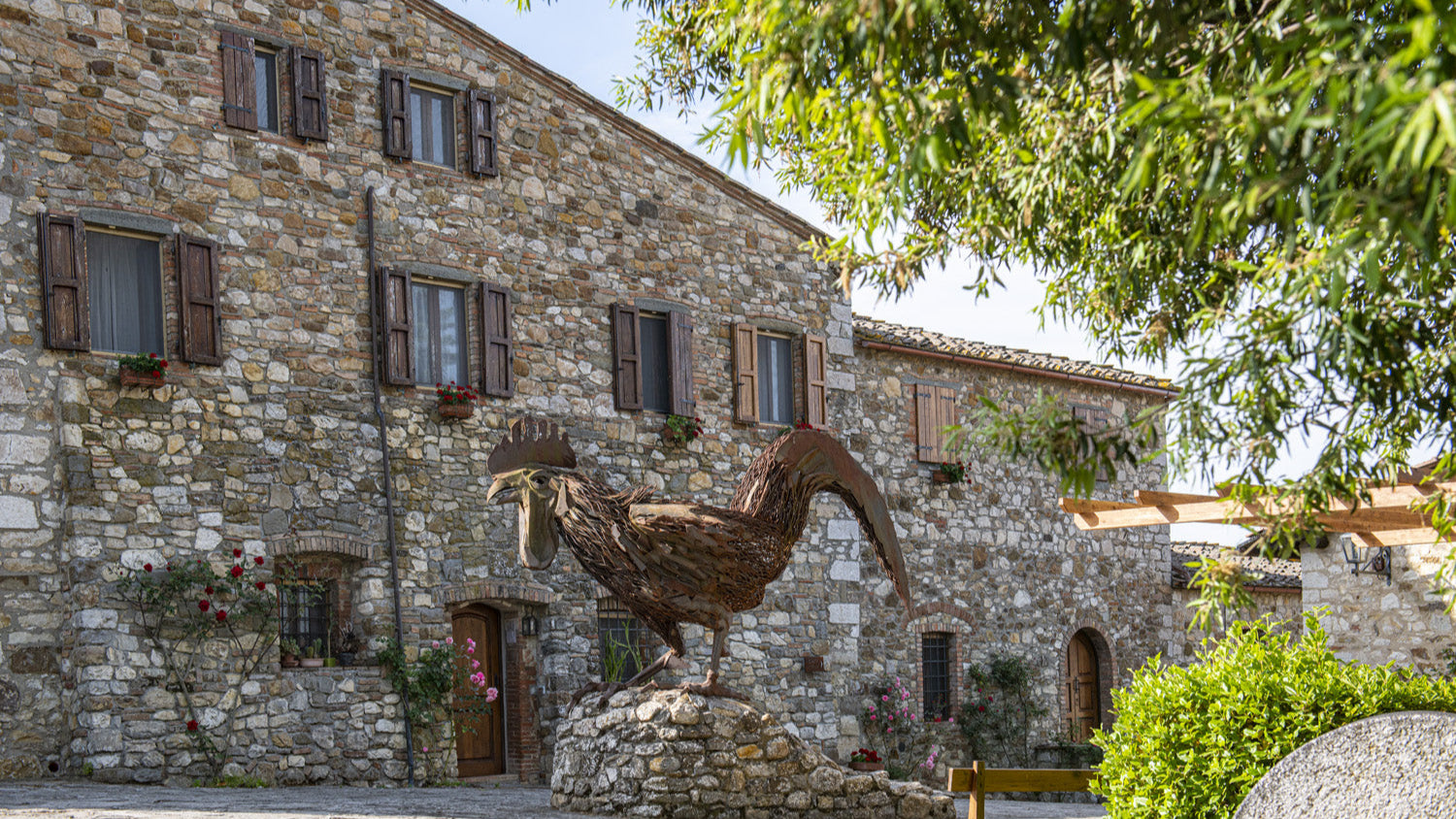 Depuis Castellina in Chianti, Rocca delle Macie propose une huile d’olive extra-vierge typique de la Toscane : fruitée, équilibrée et 100% artisanale.