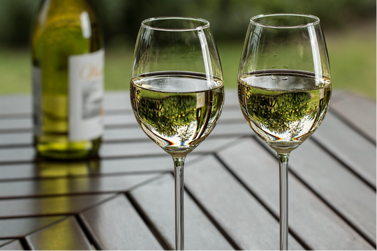 Which dishes go with Chardonnay? The complete food and wine pairing guide.
