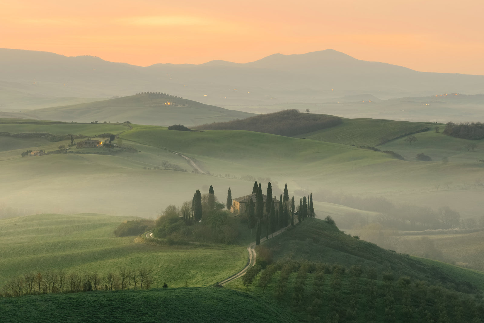 Campagne italienne sous le brouillard